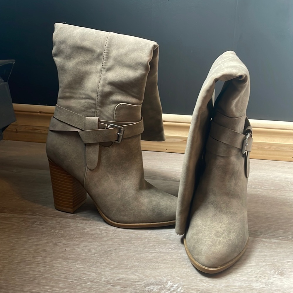 Justfab boots never worn